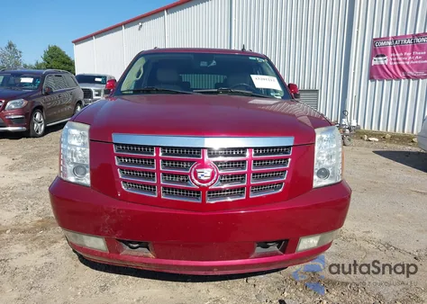 2010 Cadillac Escalade Esv Luxury z USA, uszkodzony, nr VIN 1GYUKHEF3AR224524